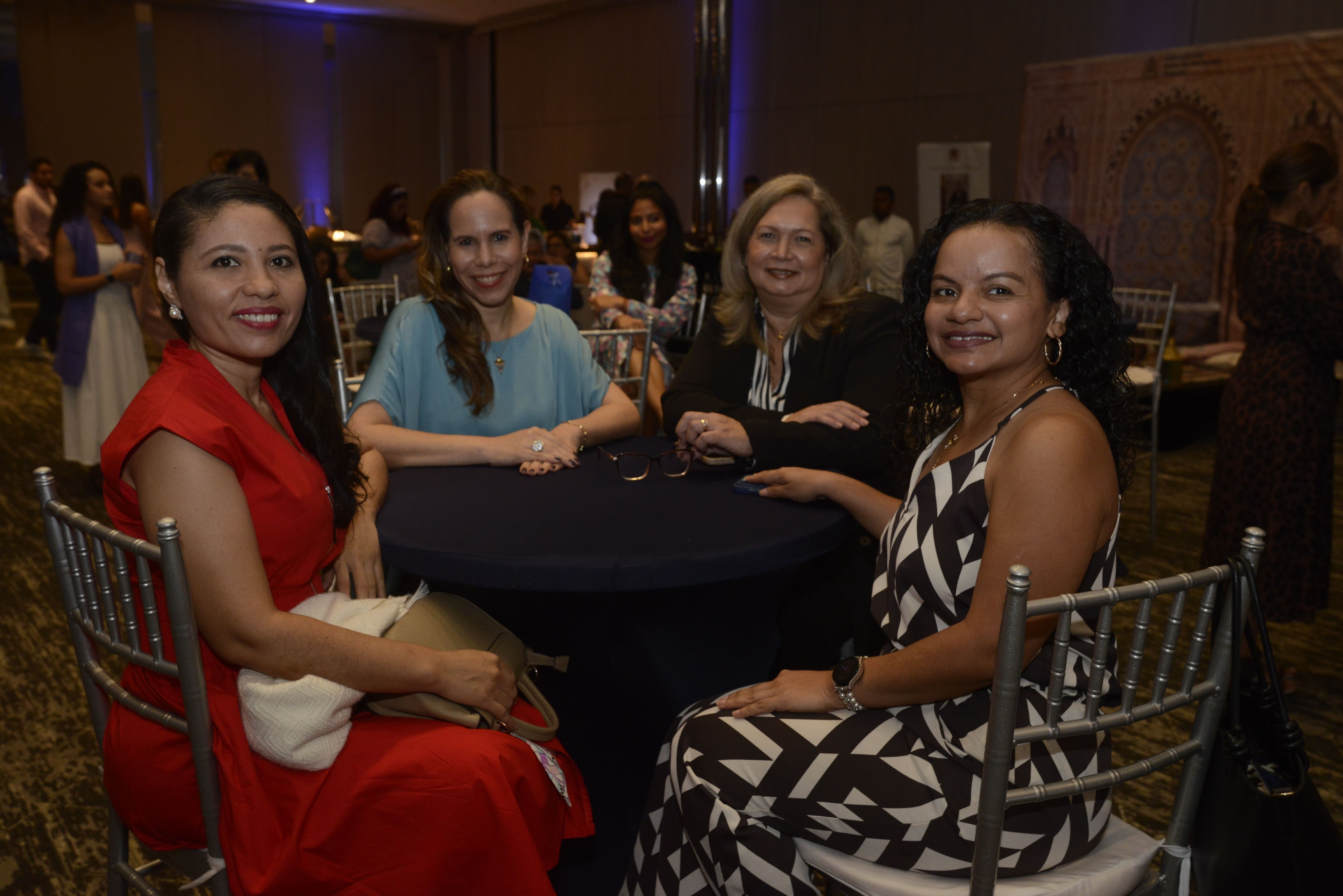Asistentes en el Cóctel de Networking CEO's y WISSLatam Awards 2026