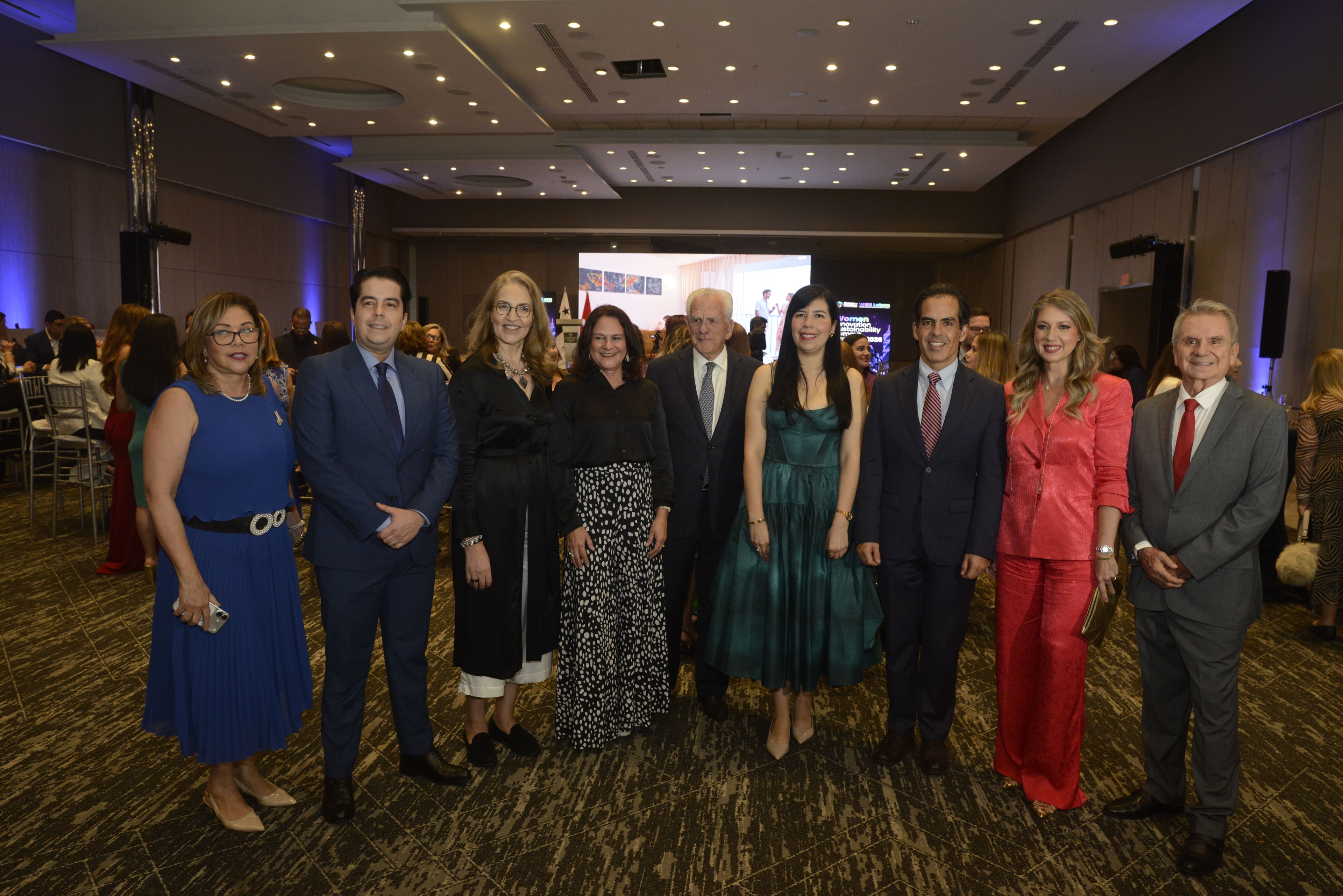 Grupo de líderes en los WISSLatam Panamá Awards 2026