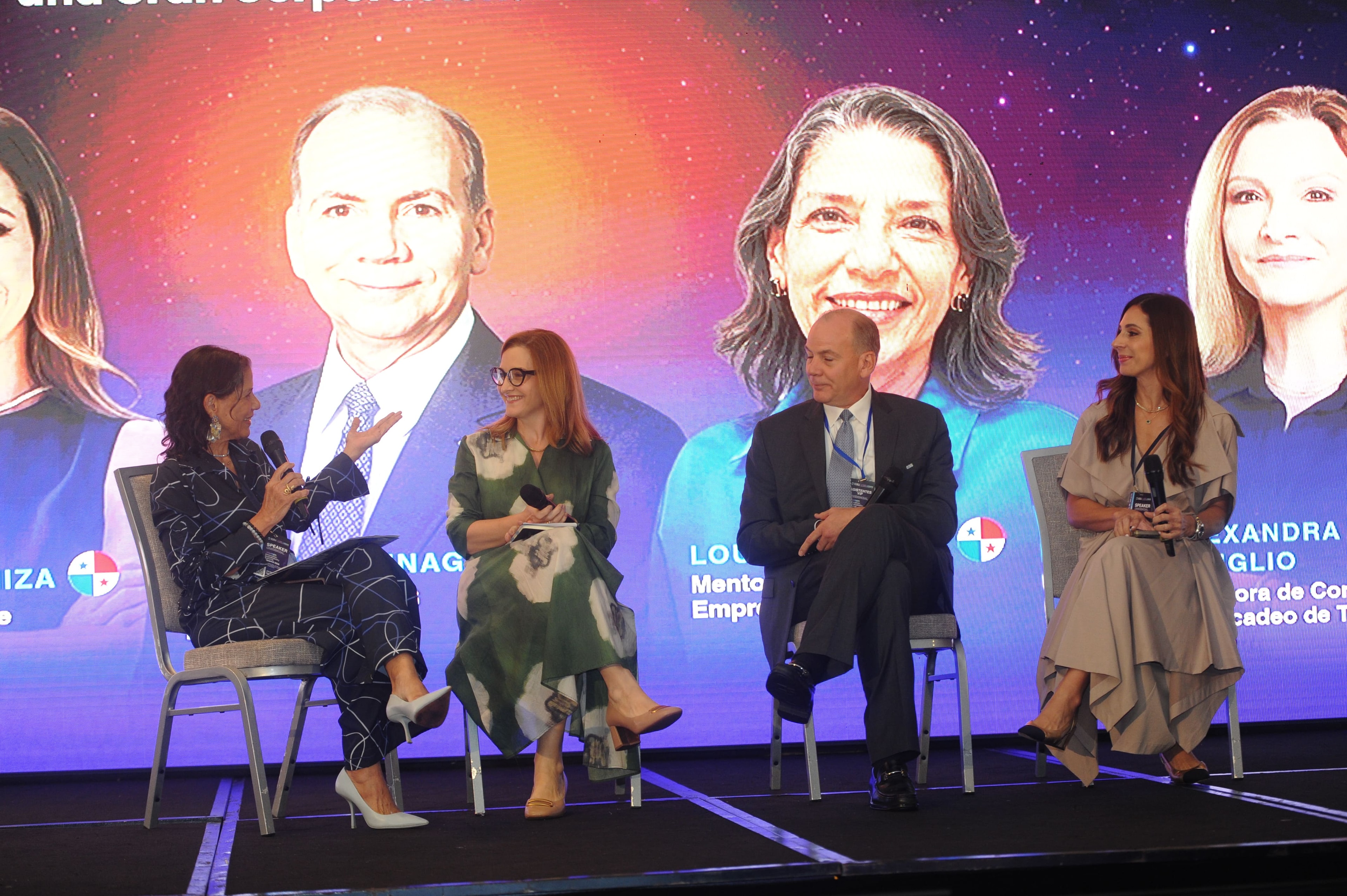 Panel con Judith Paniza, Lourdes M. Pérez, y Alexandra Ciniglio en el Foro Empresarial WISS Latam 2026 — Sheraton Grand Panamá