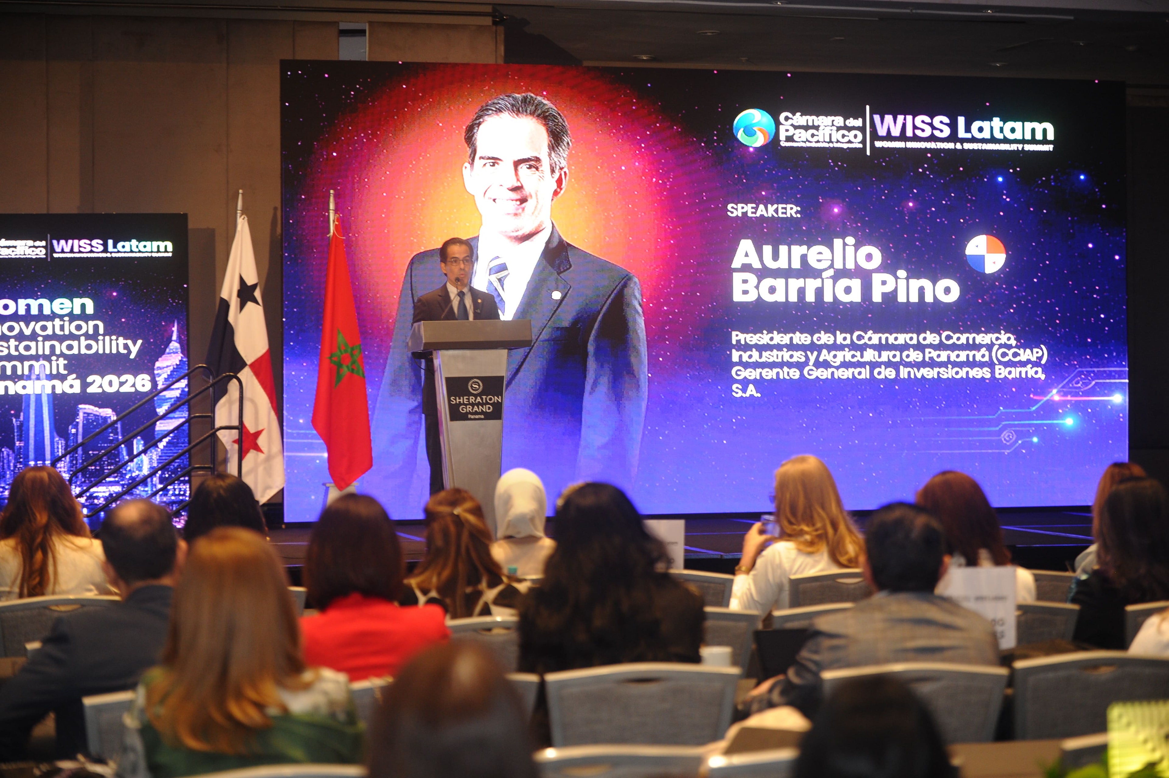 Aurelio Barría Pino, Presidente de la CCIAP, en el podio del Sheraton Grand Panamá — WISS Latam 2026